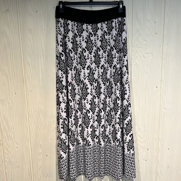 𝅺robert Louis Skirt, L - Picture 3 of 4